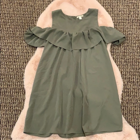 5 for $25🎈 Francescas collections MIAMI cold shoulder dress - Picture 1 of 5